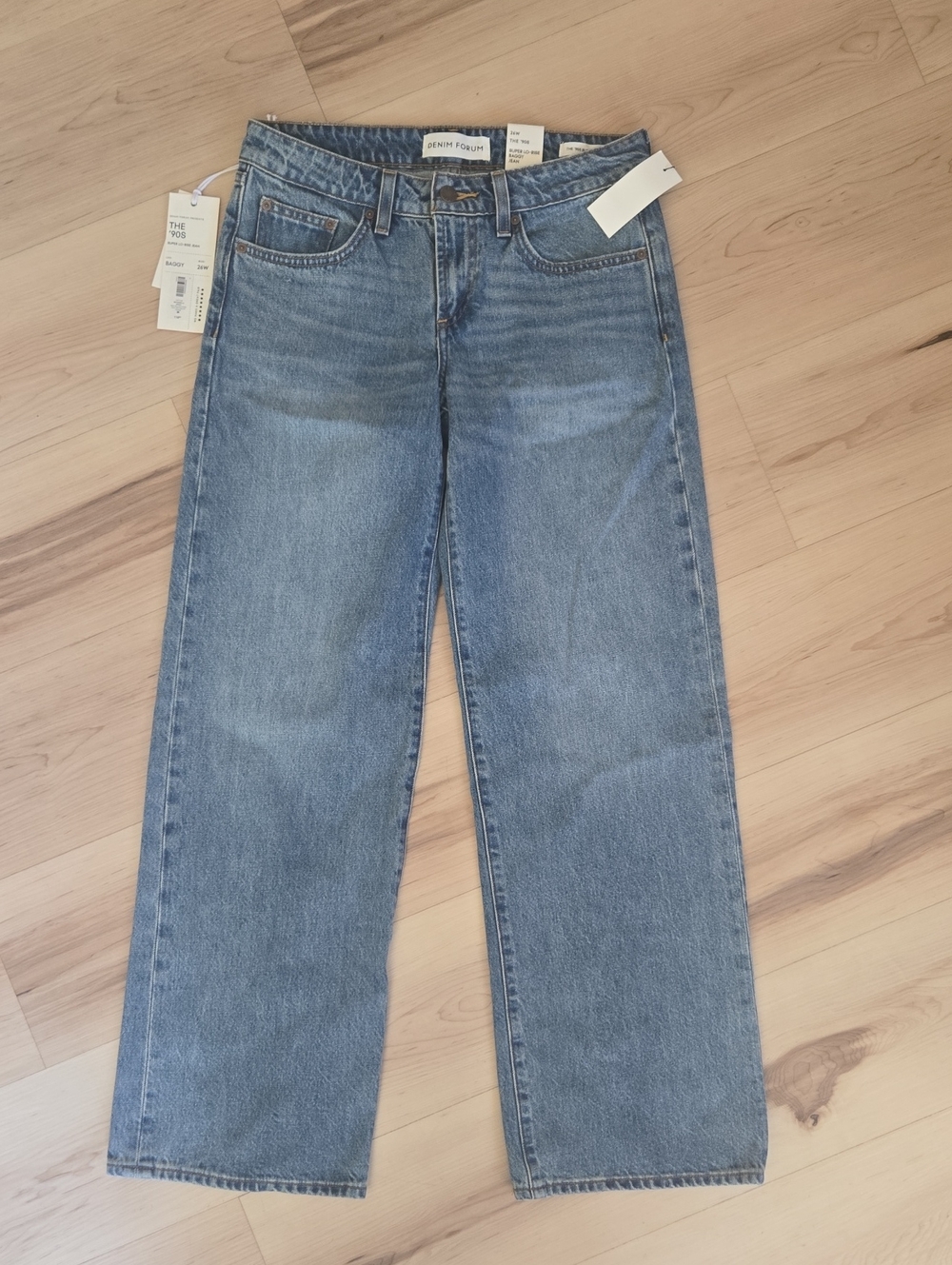 NWT Denim Forum The 90s Super Lo-Rise Jean, Size 26